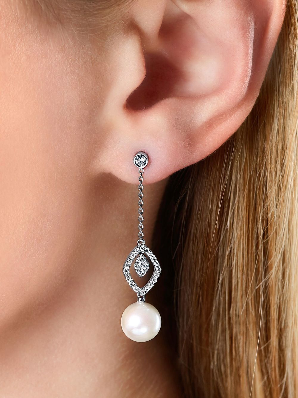 Shop Yoko London 18kt White Gold Trend Freshwater Pearl And Diamond Earrings In 7