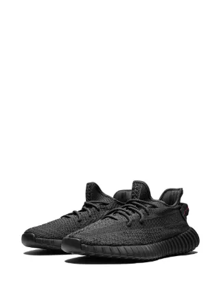 Yeezy Boost 350 V2运动鞋展示图