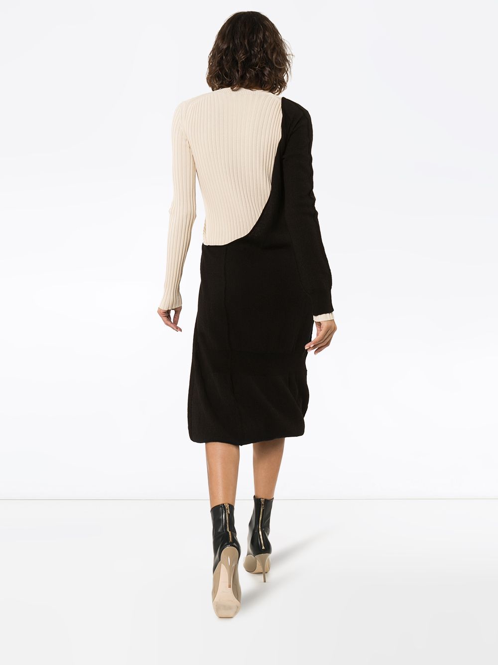 фото Bottega veneta трикотажное платье миди с драпировкой