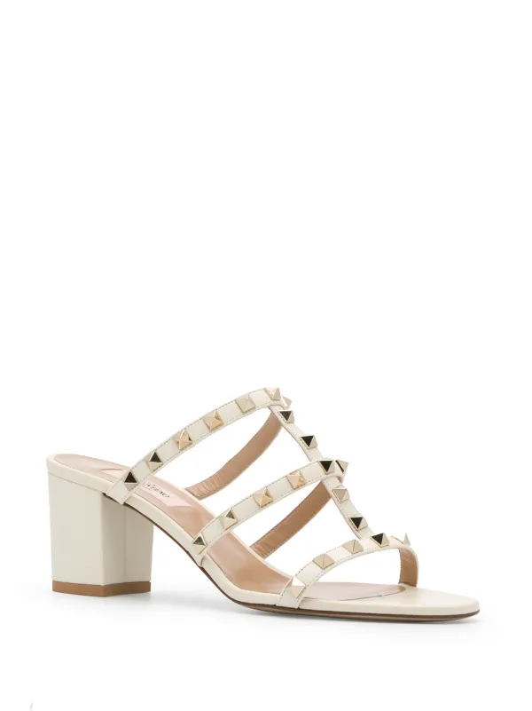 シューズ・サンダルその他 VALENTINO GARAVANI Woman Heeled sandals Ivory 2W2S0GK1ZUC Valentino Garavani Rockstud Sandals | Neutrals | FARFETCH