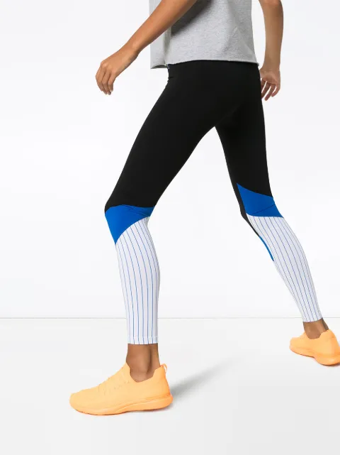 Krankenschwester Taetowierte Leggings Onanieren