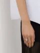 Imagen 2 de TASAKI anillo Sliced en oro blanco de 18kt con diamantes y perlas del mar del Sur