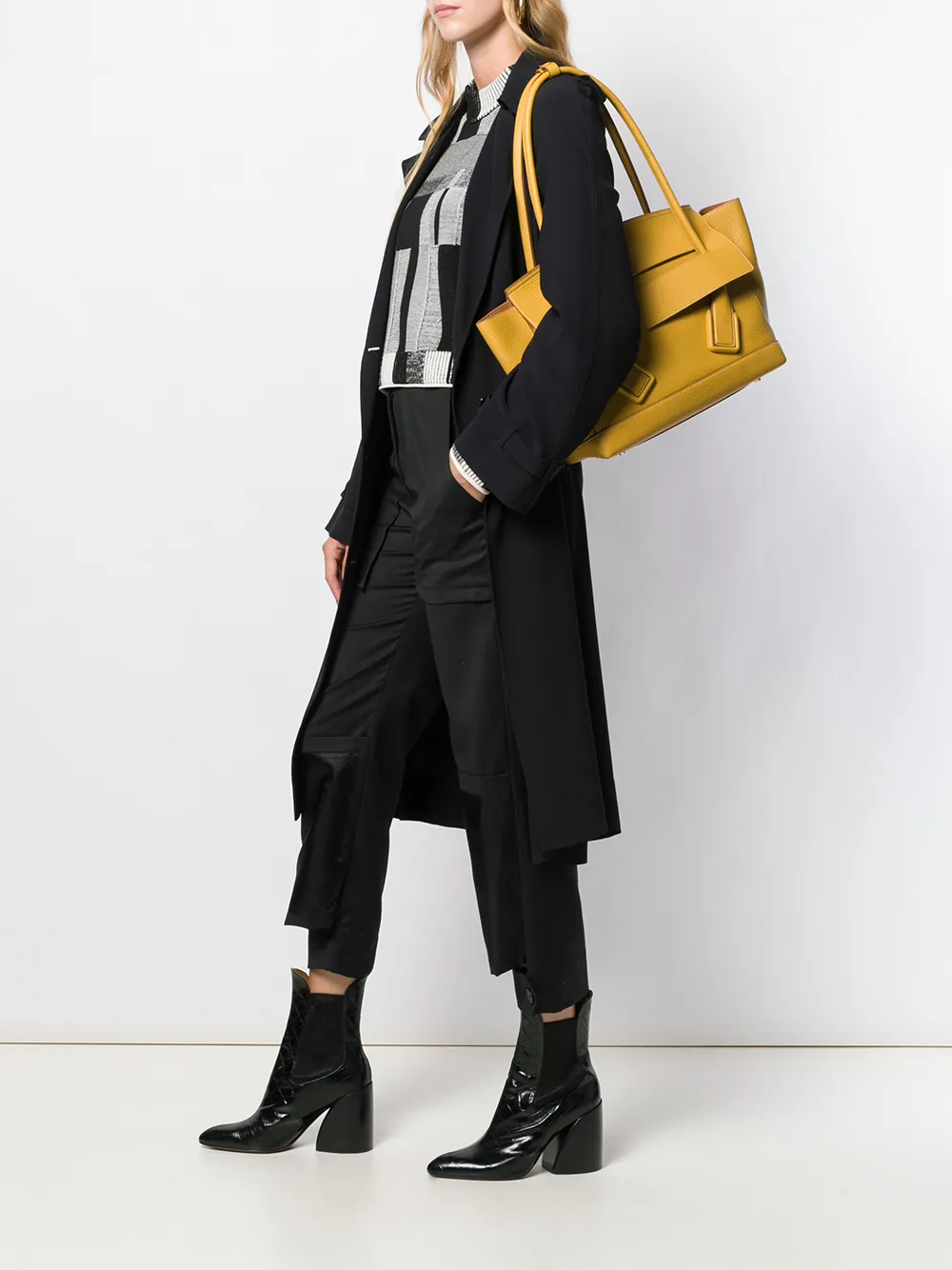 фото Bottega veneta сумка-тоут с откидным клапаном