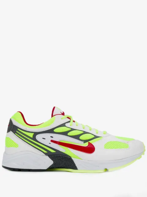 Nike tenis con malla en la parte superior