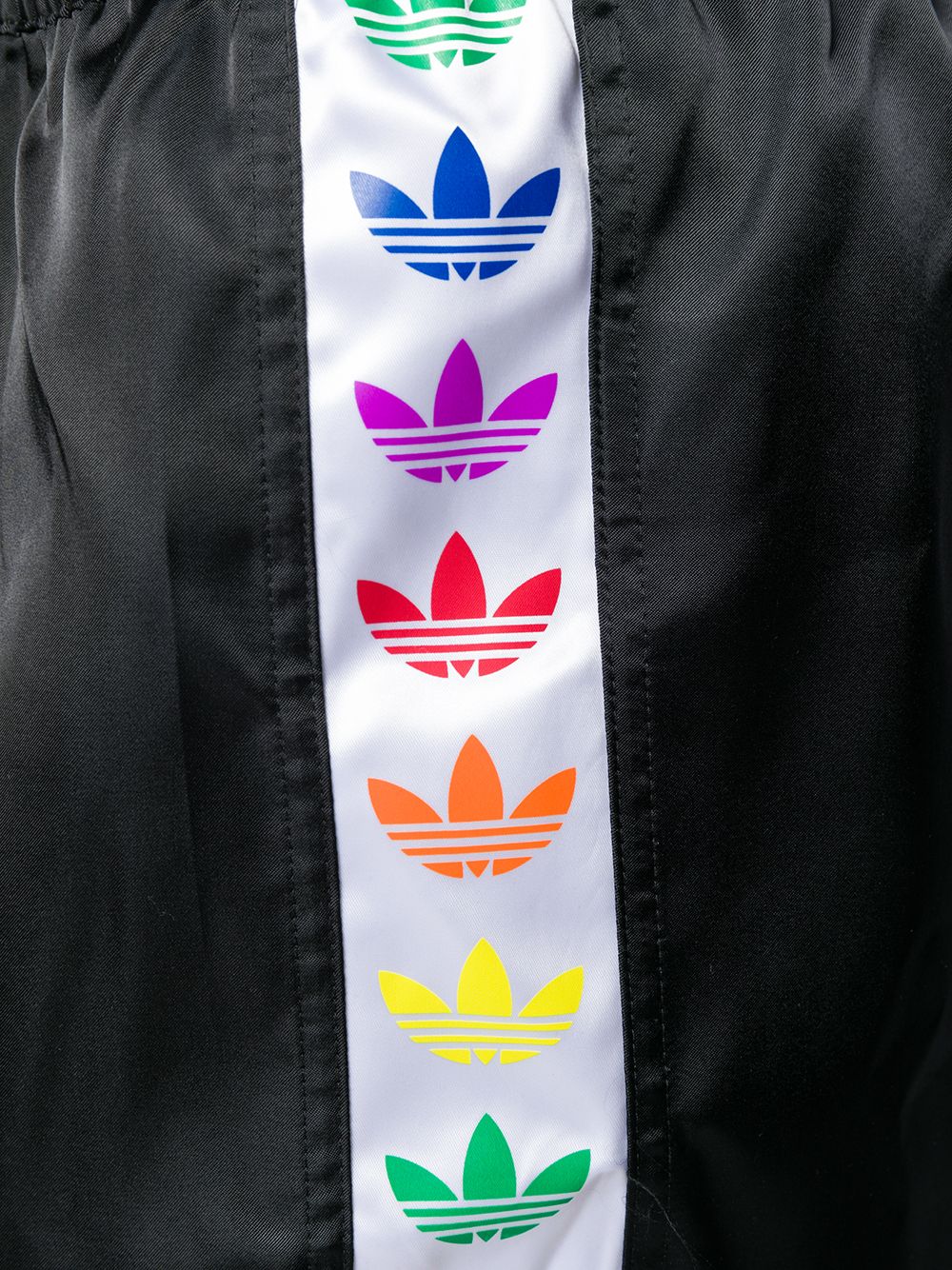 фото adidas шорты Pride Trefoil