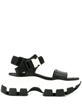 Prada 'Pegasus' Sandalen - Farfetch