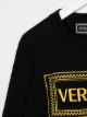 Young Versace كنزة بشعار مطرز