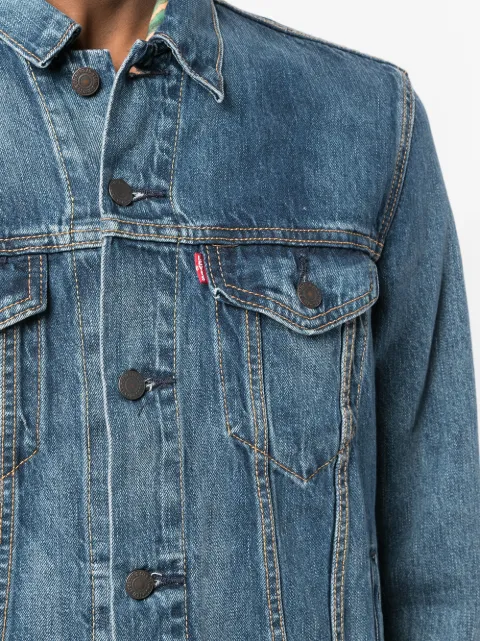 Shop Levi's The Trucker denim jacket 