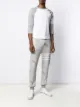 الصورة 2 من Thom Browne تيشيرت بأكمام متباينة الألوان