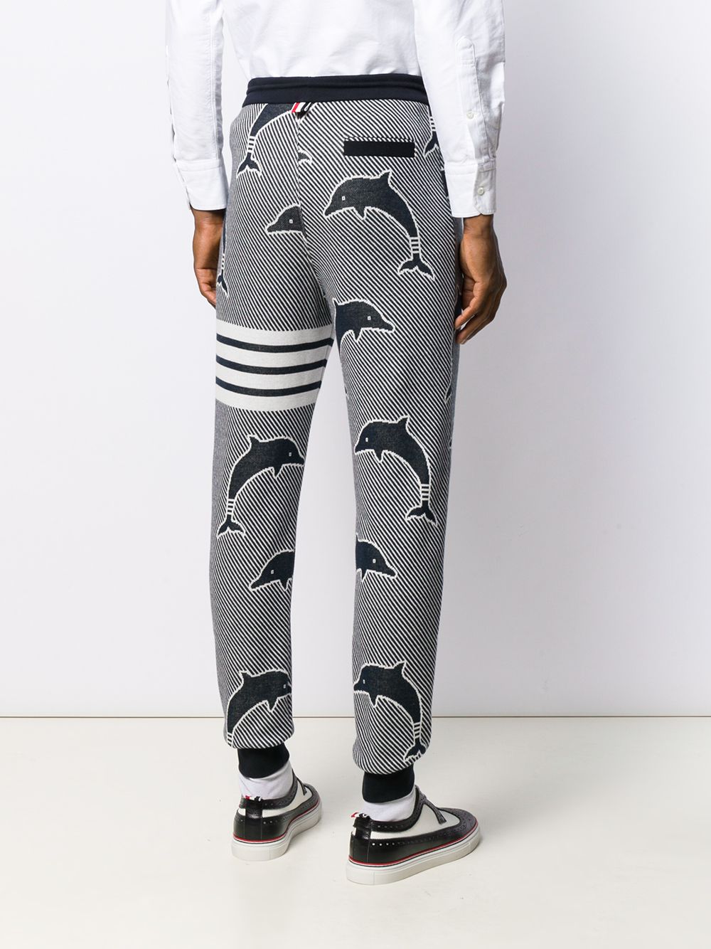 фото Thom browne жаккардовые спортивные брюки dolphin с полосками 4-bar