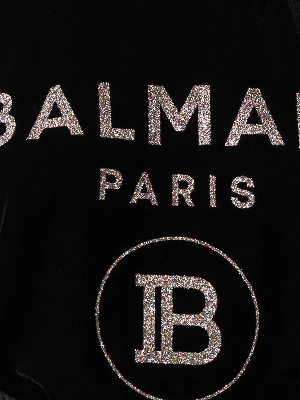 Фото 5 - Balmain бархатная футболка с декорированным логотипом от Balmain