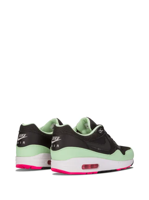 black and green air max