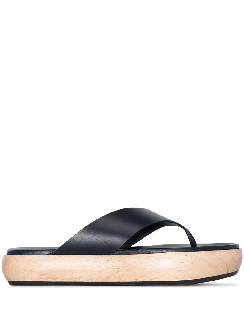 neous flat sandals