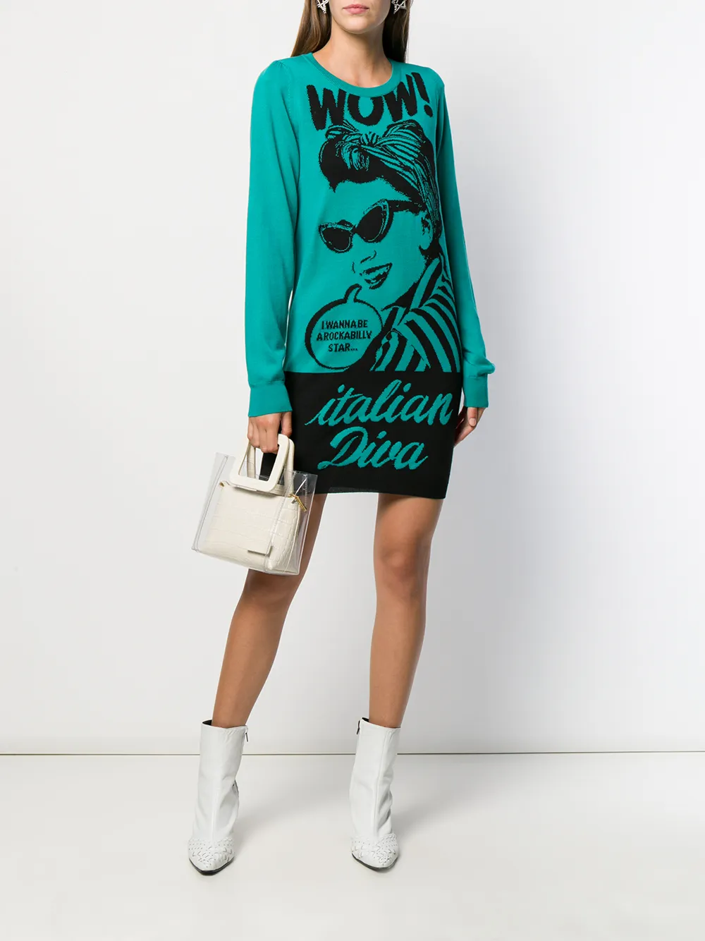 Boutique Moschino Italian Diva Stickad Klänning Farfetch En klänning i blått o turkost! | Boutique Diva
