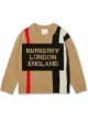الصورة 1 من Burberry Kids كنزة بشعار وخطوط