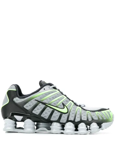 Nike tenis Shox con paneles de malla