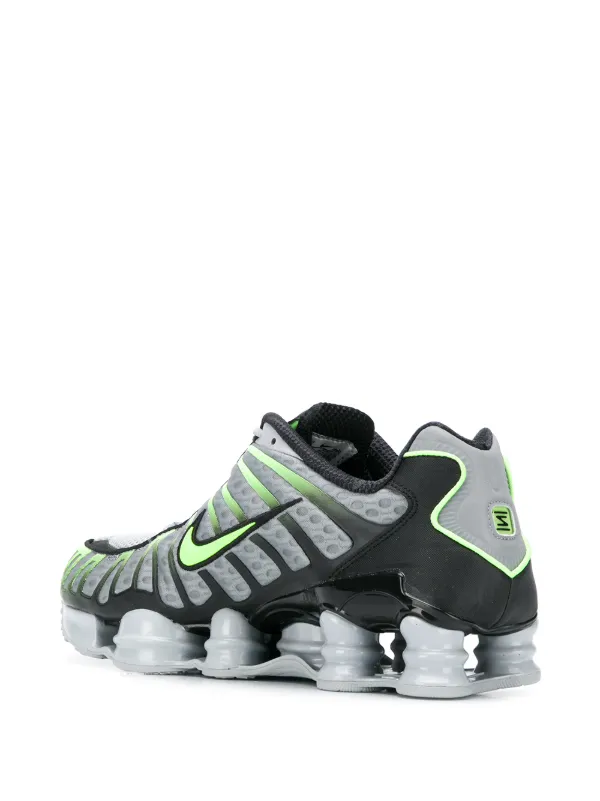 Nike Shox メッシュパネル スニーカー | グレー | FARFETCH JP