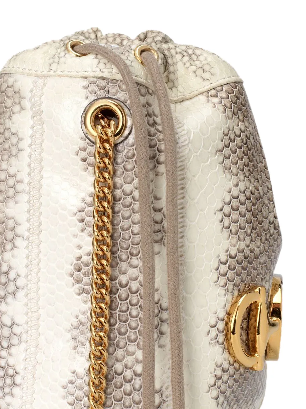 фото Gucci маленькая сумка-ведро gucci zumi с тиснением под кожу змеи