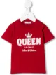 الصورة 1 من Dolce & Gabbana Kids تيشيرت بطبعة QUEEN