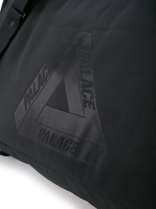 Adidas x Palace旅行包展示图