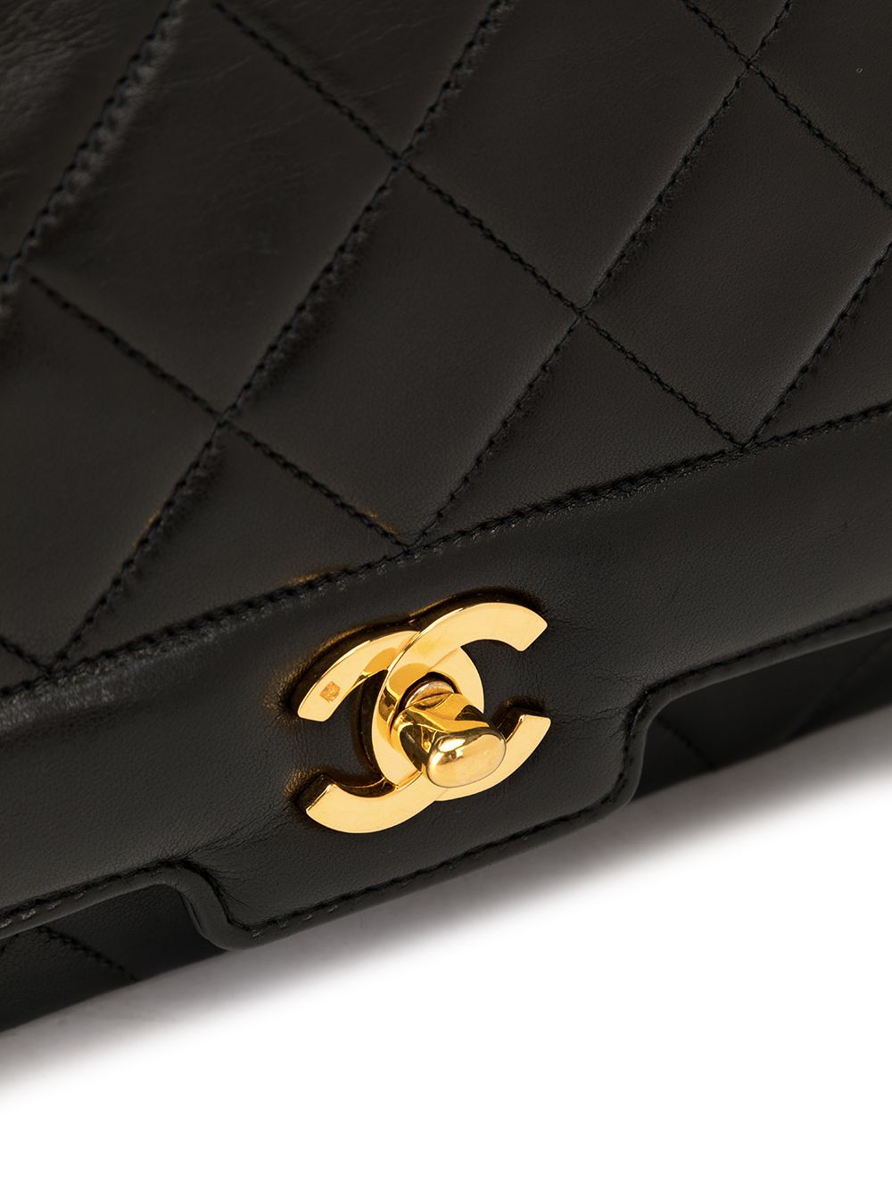 фото Chanel pre-owned стеганая сумка на плечо с логотипом сс