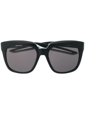 Prada Eyewear プラダ・アイウェア バタフライフレーム サングラス