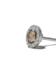 De Beers Jewellers أقراط ذهب أبيض عيار 18 مرصّعة بألماس ملون وبنقش De Beers Aura
