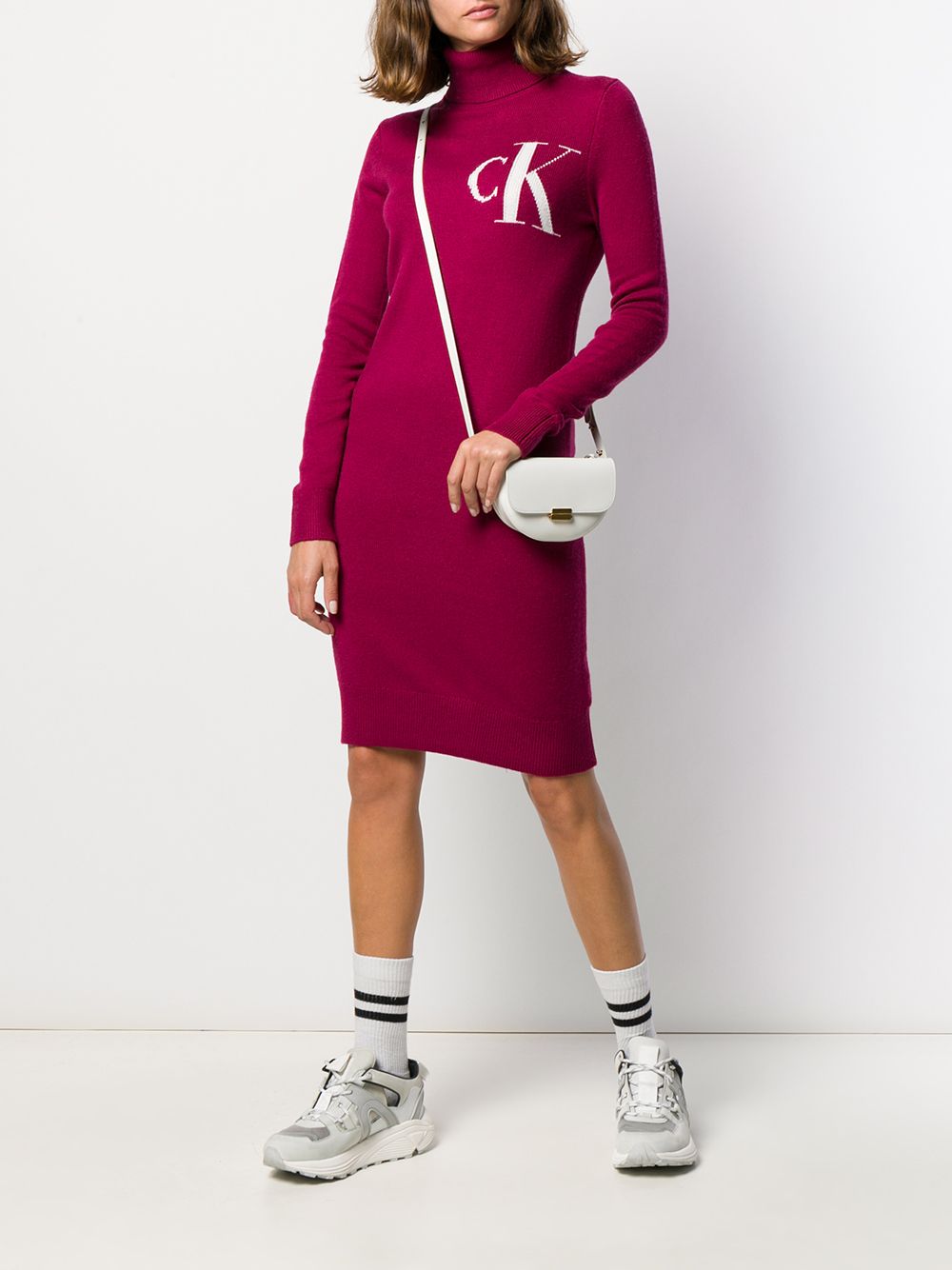 фото Calvin Klein платье с высоким воротником в рубчик и логотипом