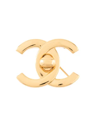 CHANEL Pre-Owned 1996 Logo Turnlock Motif Brooch | Gold | FARFETCH AU