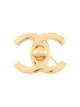 الصورة 1 من Chanel Pre-Owned بروش بقفل باللف وشعار