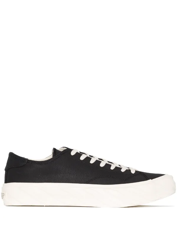 canvas sneakers black
