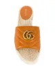 Gucci صندل بنعل منسوج وشعار GG