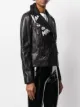 Karl Lagerfeld chaqueta biker con eslogan