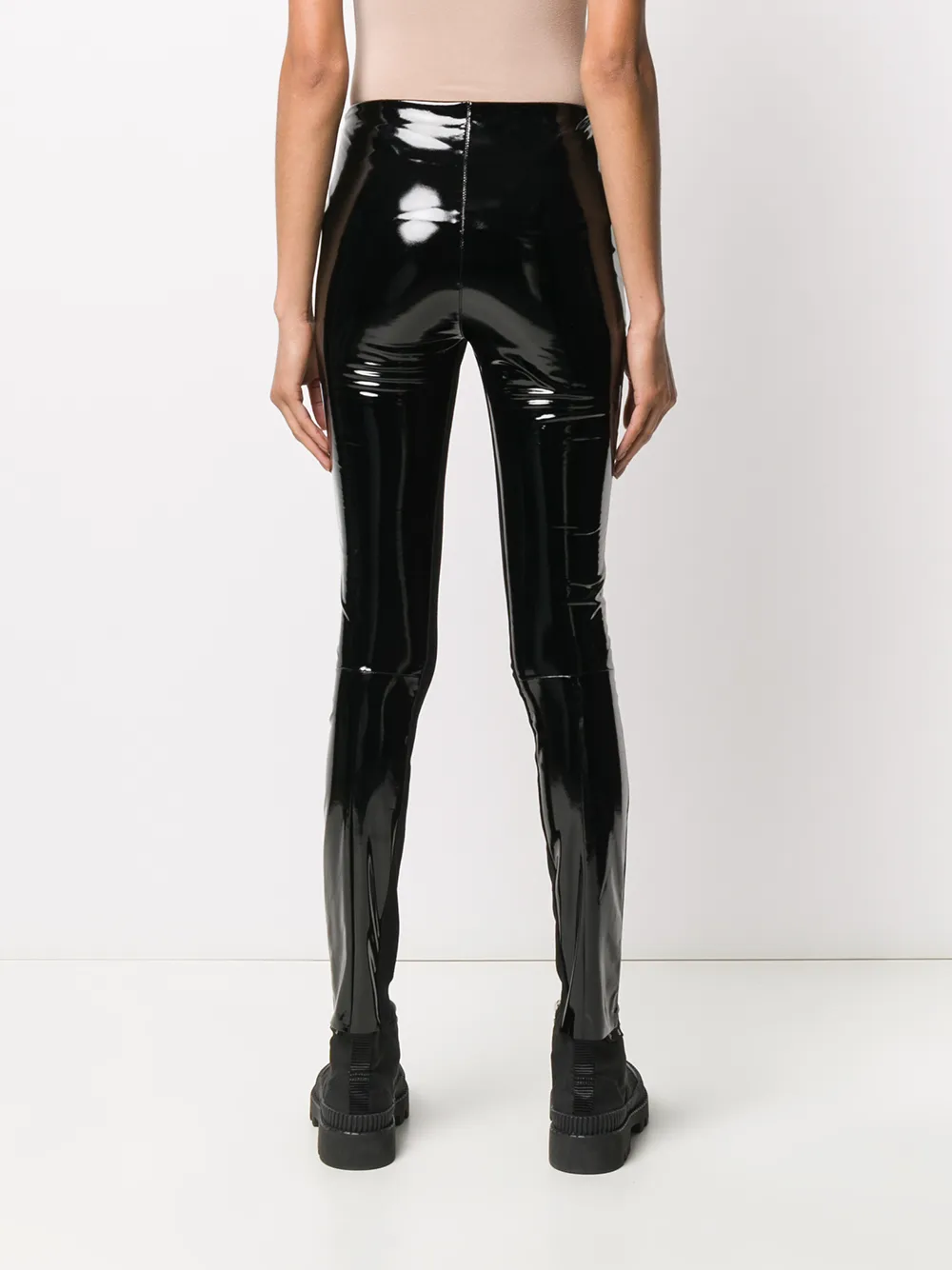лайкровые легинсы. кожаные брюки карл лагерфельд. латексные штаны женские. лаковые легинсы черные. лаковые лосины.