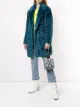 الصورة 2 من Unreal Fur معطف بصفي أزرار وملمس مميز
