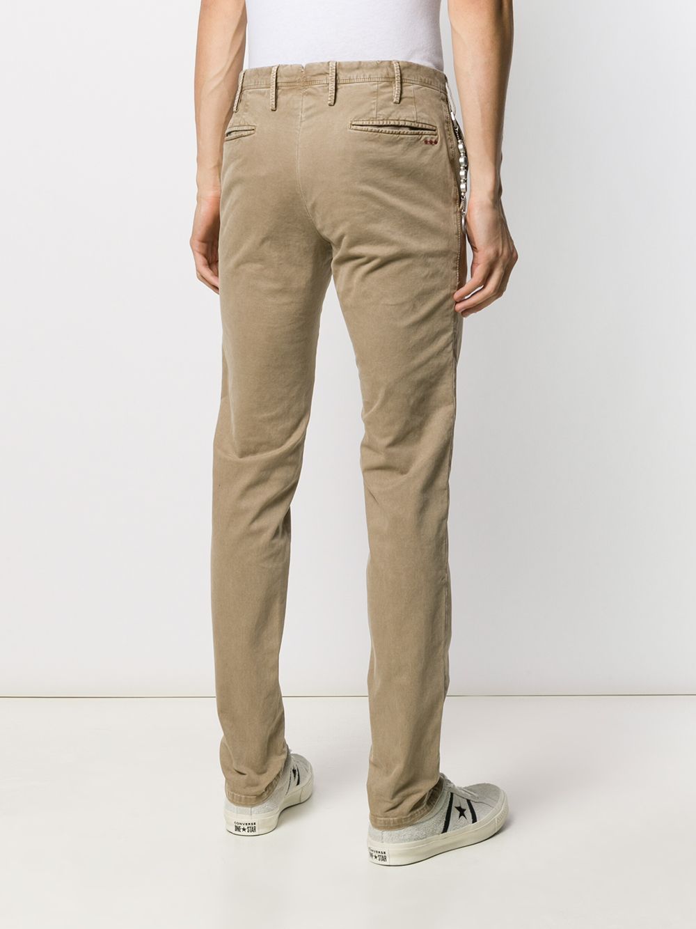 фото Pt01 брюки чинос с цепочкой-логотипом