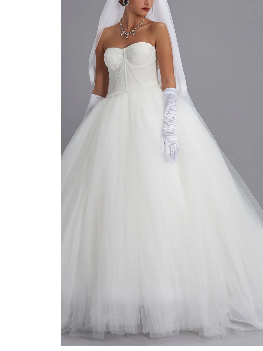 Dolce & Gabbana off-shoulder bridal dress Wit
