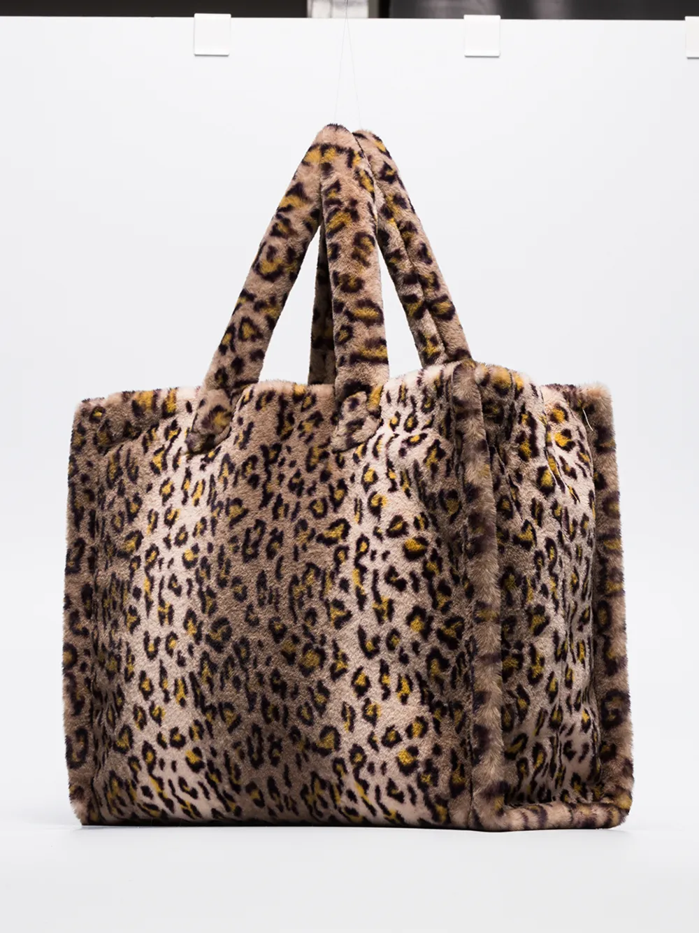 Сумка шоппер дольче габбана. Сумка шоппер леопард. Шоппер puma леопардовый. Tory burch tote bag. Леопардовый шоппер hm.