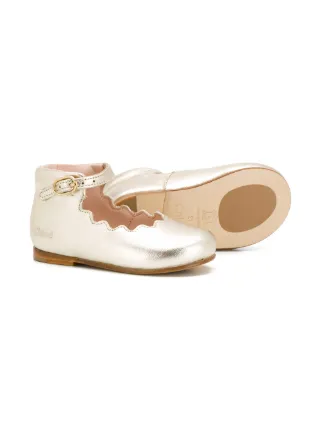 scalloped mary jane shoes