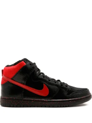 Nike sb krampus top