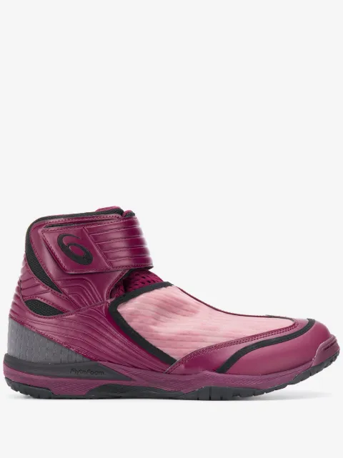 ASICS tenis altos con diseño de paneles