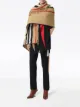 الصورة 2 من Burberry بونشو مخطط