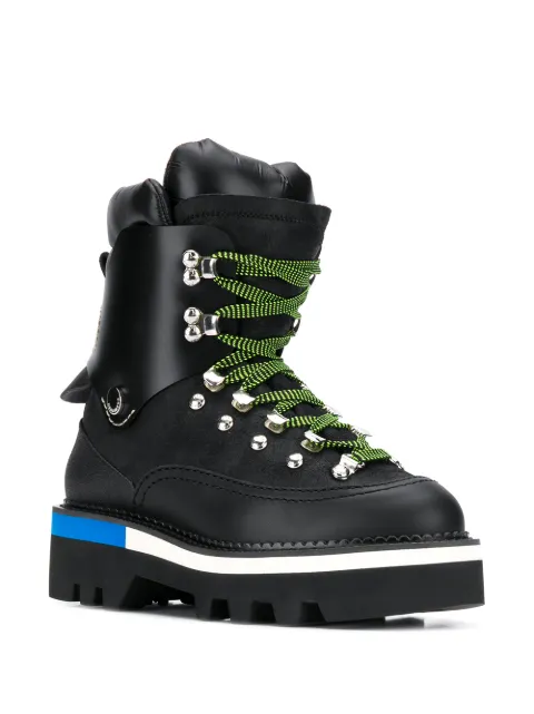 boots chicco next to me