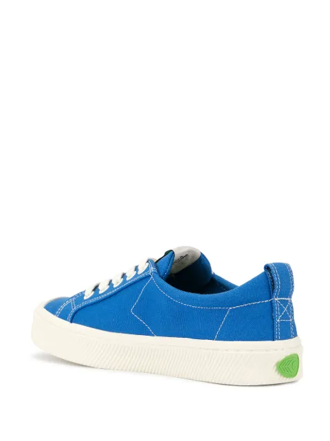 Cariuma Oca Low Washed Blue Canvas Contrast Thread Sneaker In Blue