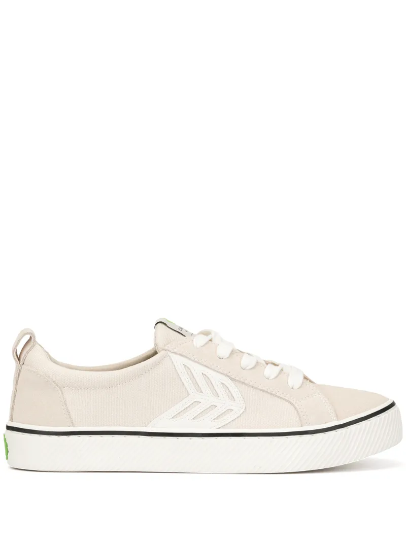 cariuma white canvas