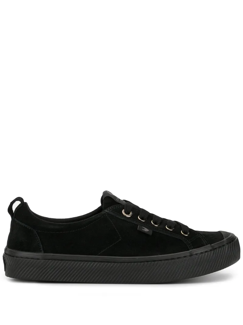 cariuma all black