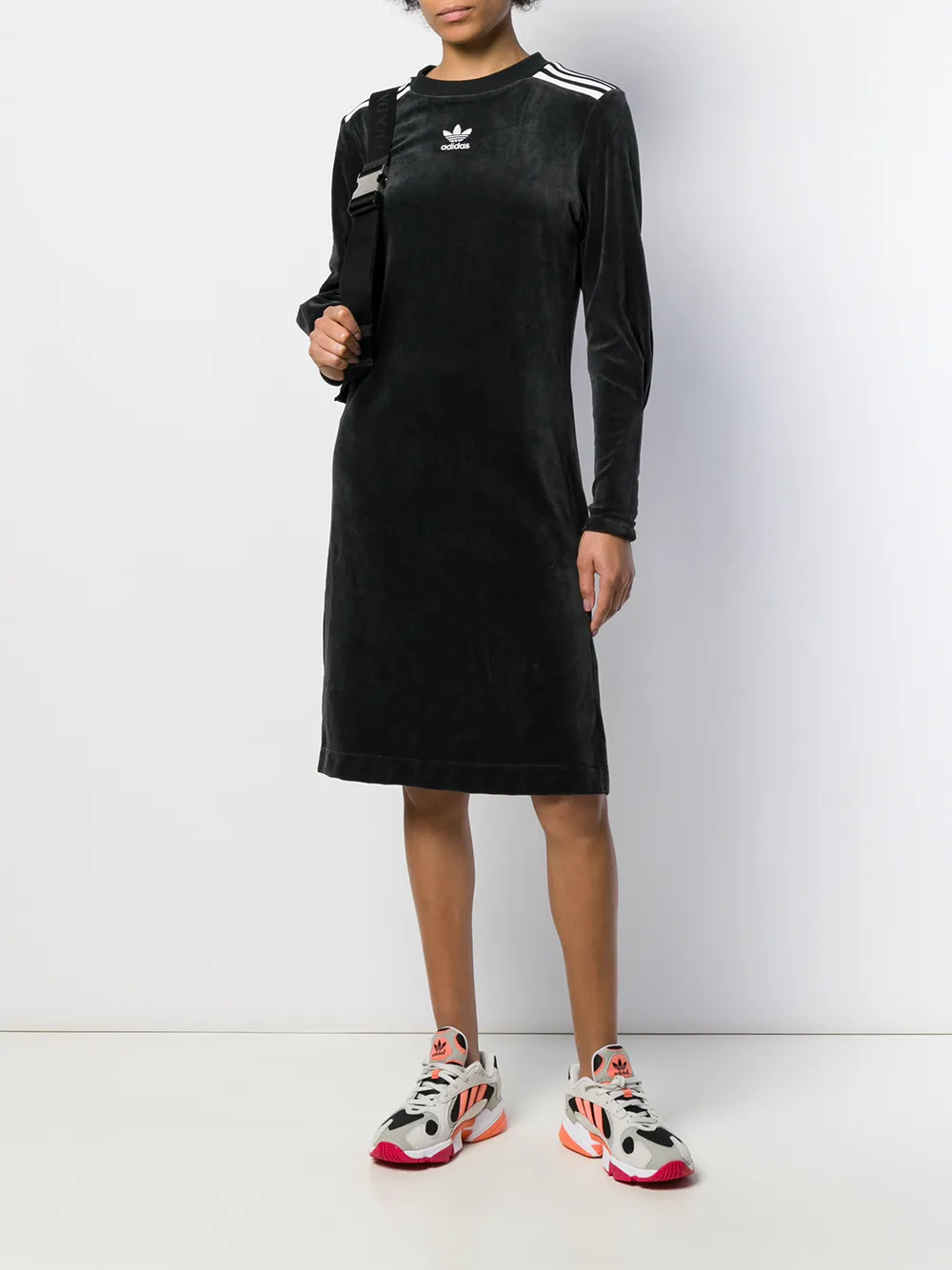  Adidas Langärmeliges Kleid Mit Logo   Schwarz 
