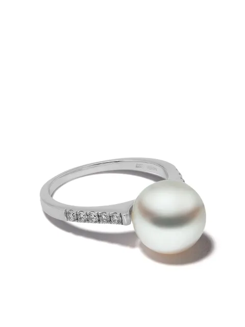 Yoko London anillo en oro blanco de 18kt con diamantes y perlas de agua dulce