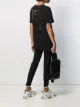 الصورة 2 من Ea7 Emporio Armani تيشيرت بشعار الماركة بتصميم مفرغ