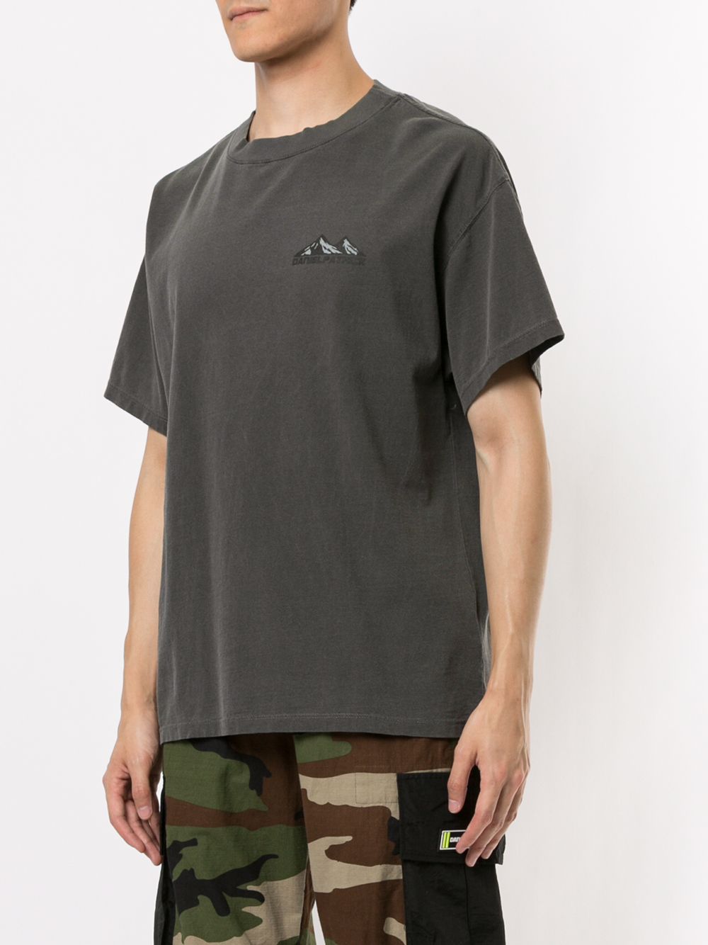 фото Daniel Patrick rear logo print boxy T-shirt